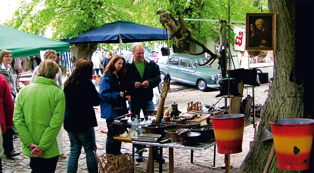 Antik Trödel Flohmarkt – Schnäppchenjagd auf dem Lande