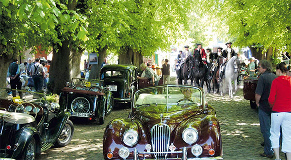 Oldtimertreffen mit Teile-, Antik- und Trödelmarkt